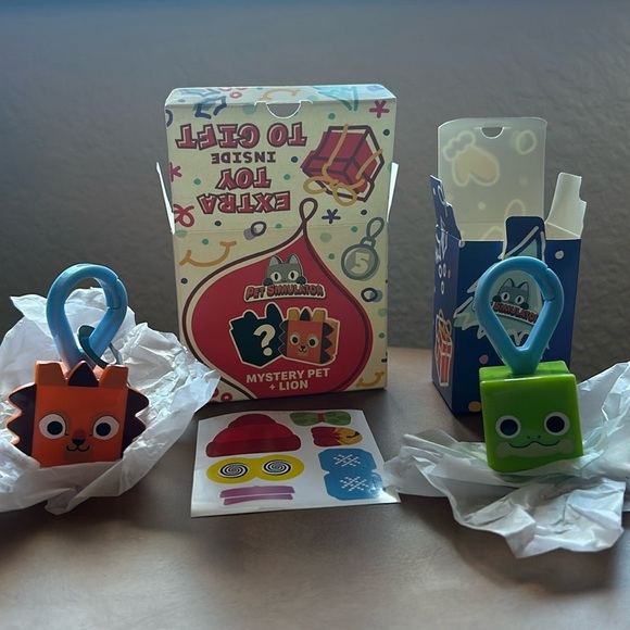 Pet Simulator Lion McDonald’s happy meal toy and Mystery Pet - Picture 2 of 6
